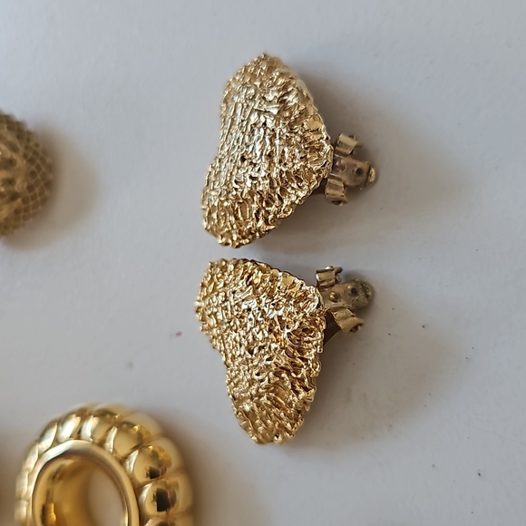 Vintage lot of gold tone earrings 3  are clip. Unique shapes - Picture 4 of 11